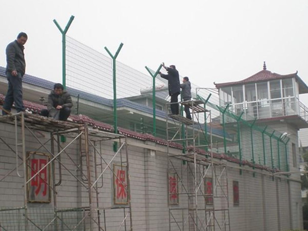 刺繩護(hù)欄的安裝施工 刺繩護(hù)欄的安裝施工