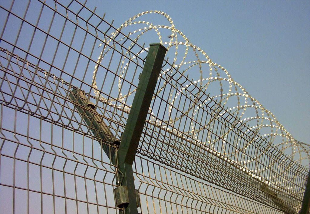 刀片刺繩在機(jī)場(chǎng)護(hù)欄中的作用 刀片刺繩在機(jī)場(chǎng)護(hù)欄中的作用