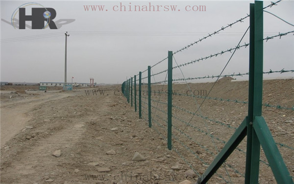 正反擰刺繩做成防護網(wǎng) 正反擰刺繩做成防護網(wǎng)